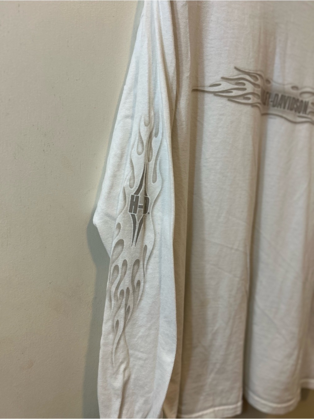 Harley-Davidson White Long Sleeve Tee with Gray Flame Logo - Picture 3 of 8